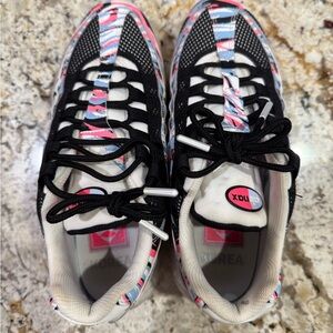 Nike Women's Black and Pink Sneakers